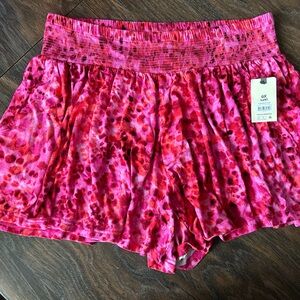Terra & Sky size: 14W pink tie dye Shorts